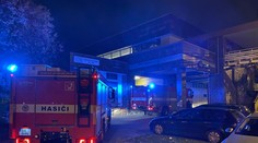 V Albertu v Praze hořelo, lidi museli ven! Obchod zaplnil kouř