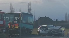 Srážka s autobusem: Řidička (18) zemřela, kamarádka bojuje o život