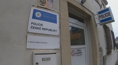Policistů je málo, služebny v obcích se slučují. Starostové se bojí o bezpečnost lidí