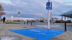 Začátek zákazu kouření na ulici? Před pražským obchodem vyhradili místo pro kuřáky