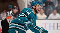 Rutta dal gól přes celé hřiště a pomohl Sharks k výhře. Uspěl i Columbus