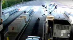 Děsivá nehoda: Muž letěl z auta 10 metrů, nikdo si ho nevšímal