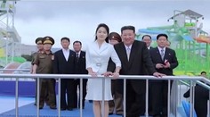 Kim Čong-un otevřel nový plážový resort. Vyrazil tam s manželkou i dcerou