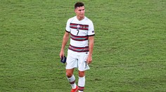 Udělal to znovu! Ronaldo po vypadnutí zahodil kapitánskou pásku
