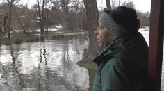 Voda vyhnala lidi z Mrákotína z domovů. Vzali jsme si jen pár věcí, zoufají si