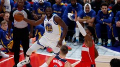 Trable v týmu šampiona NBA. Zkušený matador prý napadl mladého spoluhráče