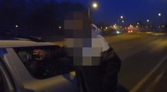 Opilý otec tlačil kočárek se dvěma dětmi. Naměřili mu téměř tři promile!