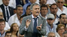 John není žádný rasista, zastává se Mourinho potrestaného Terryho