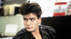 Exkluzivně pro TV Nova. Charlie Sheen otevřeně o svých závislostech i HIV