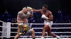 Joshua zachránil své impérium. Od sponzorů dostává čtvrt miliardy