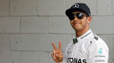 F1 je na začátku a Hamilton chce novou smlouvu. Teď má přes miliardu