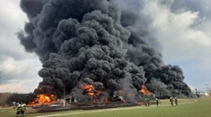 Na trati na Přerovsku hořely cisterny s benzolem. Hasí se těžce, líčil mluvčí hasičů