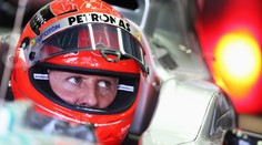 Schumacher boural v tréninku a přesedlal na koloběžku
