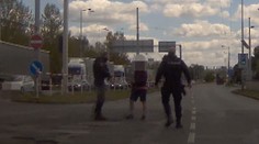 Zatmění za volantem: Mladík neudržel auto na silnici, hlídce pak zatancoval!