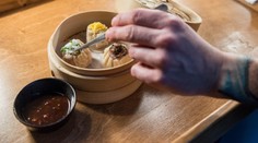 Asijský chrám v centru Prahy: Třípatrová otevřená kuchyň restaurace Sia vám vyrazí dech