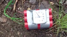 Kešky vypadají jako bomby, budí rozruch! Policie před nimi varuje