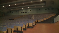 Největší kino v republice už 10 let chátrá. Město teď vyhlásilo soutěž na opravu