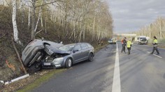 Hromadná nehoda blokovala dálnici D7. Na D6 se převrátila dodávka