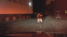 Policisté naháněli opilé děti na motorce. Mladší z dvojice skončil v nemocnici
