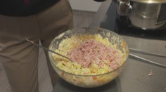 Se salámem, nebo bez, to je, oč tu běží. Salát rozděluje lidi i profesionály