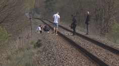 Další tragická smrt na přejezdu u Mlékojed! Dívku srazil vlak