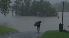 Východ Austrálie bičují lijáky. Kvůli záplavám evakuovali tisíce lidí. VIDEO
