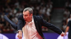 Kouč reprezentace je zavřený v Izraeli. Smí nejdál 100 metrů od domu