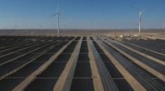 Když se poušť promění v energetický zdroj. Čína staví obří solární farmu