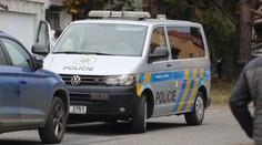 Tři útoky nožem během pár dní. Jeden zraněný skočil neznámému muži do auta