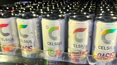 Úřad vydal varování před energetickými nápoji. Omylem do plechovek dali vodku