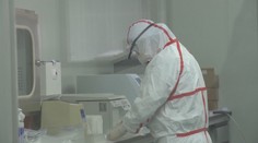 V Česku přibývají nakažení po tisících. Takhle jsou na tom okolní státy