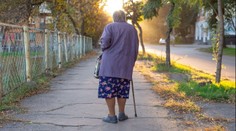 Syn hrál tři roky svou mrtvou matku kvůli důchodu. Tělo ukryl v domě