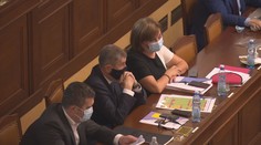 Vláda se sešla s opozicí. Kompenzační bonus bude Sněmovna řešit ve středu