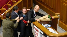 Premiéra chytil za ... rozkrok! Rvačka v ukrajinském parlamentu 