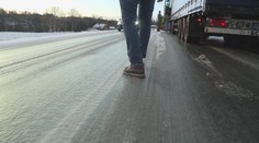 ČR pokryla ledovka. Staly se desítky nehod, ambulance jsou plné lidí