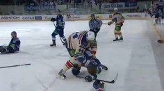 VIDEO: Šílenec Arťuchin zase běsnil. Bezdůvodně zmasakroval soupeře