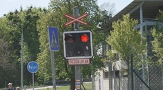 Mladíci ve Zlíně hazardovali se životem. Přelézali přes jedoucí vlak