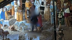 Muž si v brněnském betlému povídal s andělem a močil. Sám si určil pokutu