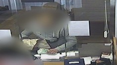 Sotva se dostal na svobodu, chytili ho za přepadení stejné pošty. Policii řekl důvod