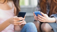 EU zavede nová přísná pravidla pro mobily. Pomůže to bateriím, tvrdí