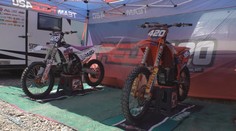 Motokrosová elita se sjíždí do Lokte. Velká cena láká tisíce fanoušků