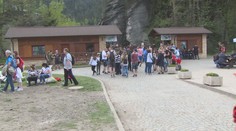 Skalní města nezvládají turisty z Polska. Policie opět zavírá hranici