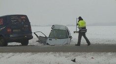 Nehody na náledí: Bouralo 7 aut, po srážce s dodávkou 1 mrtvá
