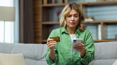Muž poslal ženě šperky. Češka pak přišla o statisíce