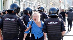 Nepovolené protesty v Moskvě: Policie zatkla přes tisíc lidí!