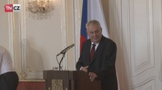 Zeman: Uprchlíky ať vykáže armáda, dám peníze na klokánky