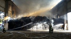 Ve Ctiboři hoří skladiště plné sena, zasahuje 5 hasičských jednotek
