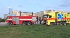 Pražský Golem uvízl. Z maléru ho museli tahat hasiči