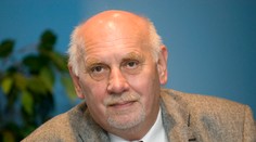 Chramostová si zaslouží pohřeb se státními poctami, napsal Rychetský