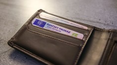 Řidičák už nebudete muset mít u sebe. Přesto si ho musí vyměnit 300 tisíc řidičů